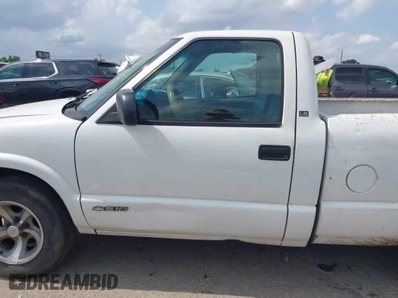 ✅ 2000 Chevrolet S-10 LS • VIN: 1GCCS14W4YK203243 • Лот: 42341985. Опубликован ранее на IAAI с пробегом 206 111 миль. Бесплатный доступ к архиву аукционных продаж из США и подробный отчёт об истории автомобиля на DreamBid. Изображение 14.