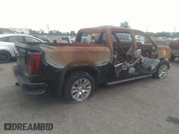 ✅ 2019 GMC Sierra 1500 Denali • VIN: 1GTU9FED7KZ172126 • Лот: 34179034. Опубликован ранее на IAAI с пробегом Не указан. Бесплатный доступ к архиву аукционных продаж из США и подробный отчёт об истории автомобиля на DreamBid. Изображение 4.