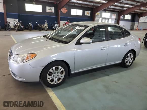 2009 Hyundai Elantra GLS z VIN KMHDU46D79U717424, wystawiony jako Copart lot #71997984 z przebiegiem 127 322 mil mil oraz Szkoda całkowita • Salvage title. Historia ofert i sprzedaży dostępna na DreamBid. Obrazek 1.