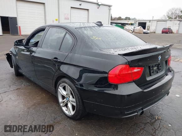 ✅ 2011 BMW 3 Series 335i xDrive • VIN: WBAPL5C58BA982686 • Lot: 43748555. Wystawiony na IAAI z przebiegiem 105 780 mil. Bezpłatny archiwum sprzedaży aukcyjnych z USA i szczegółowy raport historii pojazdu na DreamBid. Zdjęcie 3.