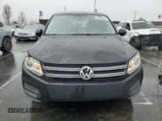 ✅ 2012 Volkswagen Tiguan LE • VIN: WVGAV7AX2CW551604 • Lot: 45059095. Wystawiony na Copart z przebiegiem 184 978 mil. Bezpłatny archiwum sprzedaży aukcyjnych z USA i szczegółowy raport historii pojazdu na DreamBid. Zdjęcie 5.
