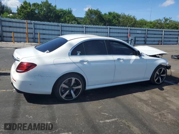 ✅ 2020 Mercedes-Benz E 450 • VIN: W1KZF6JB2LA827804 • Lot: 61747145. Listed on Copart with 58,265 mi. Free auction sales archive from the USA and detailed vehicle history report at DreamBid. Image 3.