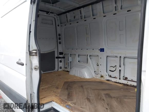 ✅ 2010 Mercedes-Benz Sprinter Cargo • VIN: WD3PE7CC9A5434950 • Lot: 43565718. Wystawiony na IAAI z przebiegiem 182 931 mil. Bezpłatny archiwum sprzedaży aukcyjnych z USA i szczegółowy raport historii pojazdu na DreamBid. Zdjęcie 18.