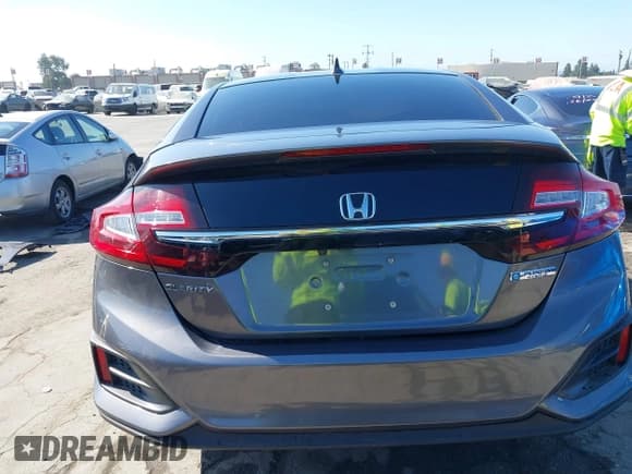 ✅ 2019 Honda Clarity • VIN: JHMZC5F19KC001305 • Лот: 43117833. Опубликован ранее на IAAI с пробегом 141 811 миль. Бесплатный доступ к архиву аукционных продаж из США и подробный отчёт об истории автомобиля на DreamBid. Изображение 17.