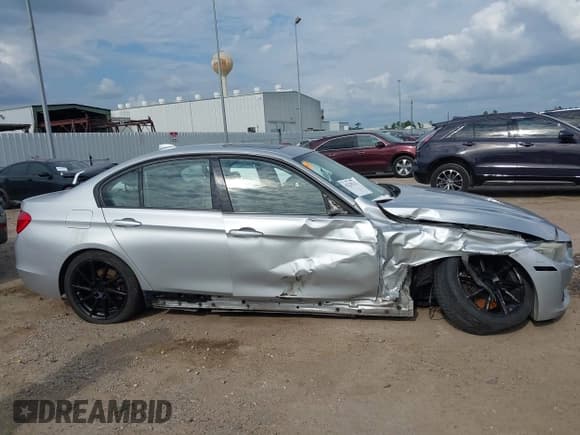 ✅ 2012 BMW 3 Series 328i • VIN: WBA3A5C5XCF256465 • Lot: 42225222. Listed on IAAI with 162,293 mi. Free auction sales archive from the USA and detailed vehicle history report at DreamBid. Image 13.