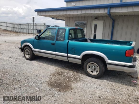✅ 1996 Chevrolet S-10 LS • VIN: 1GCCS19X5T8151001 • Лот: 61014964. Опубликован ранее на Copart с пробегом 204 269 миль. Бесплатный доступ к архиву аукционных продаж из США и подробный отчёт об истории автомобиля на DreamBid. Изображение 2.
