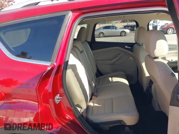 ✅ 2017 Ford Escape Titanium • VIN: 1FMCU0JD3HUC80662 • Lot: 43873809. Wystawiony na IAAI z przebiegiem 9 741 mil. Bezpłatny archiwum sprzedaży aukcyjnych z USA i szczegółowy raport historii pojazdu na DreamBid. Zdjęcie 8.