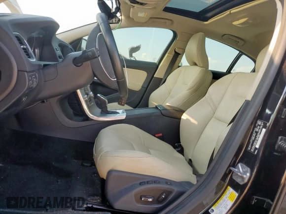 ✅ 2017 Volvo S60 Dynamic • VIN: YV126MFL2H2424113 • Лот: 84230045. Опубликован ранее на Copart с пробегом 51 485 миль. Бесплатный доступ к архиву аукционных продаж из США и подробный отчёт об истории автомобиля на DreamBid. Изображение 7.