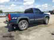 2002 Chevrolet Silverado 1500 LS z VIN 1GCEK14V72Z141352, wystawiony jako Copart lot #61126385 z przebiegiem 200 690 mil mil oraz Szkoda całkowita • Salvage title. Historia ofert i sprzedaży dostępna na DreamBid. Obrazek 3.