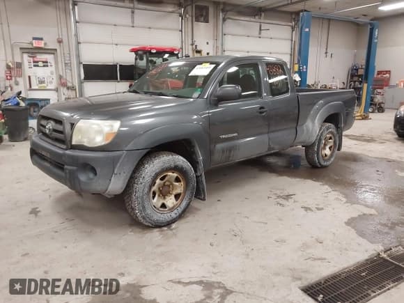 ✅ 2010 Toyota Tacoma • VIN: 5TEUX4EN4AZ686537 • Lot: 43882409. Listed on IAAI with 154,906 mi. Free auction sales archive from the USA and detailed vehicle history report at DreamBid. Image 17.
