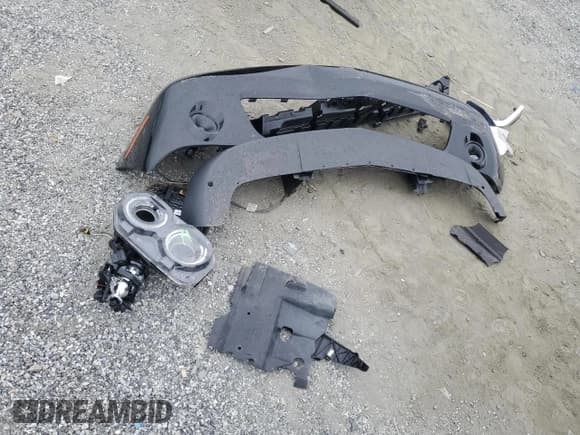 ✅ 2015 Dodge Challenger R/T Plus • VIN: 2C3CDZBT1FH764753 • Lot: 85570815. Wystawiony na Copart z przebiegiem 107 409 mil. Bezpłatny archiwum sprzedaży aukcyjnych z USA i szczegółowy raport historii pojazdu na DreamBid. Zdjęcie 12.