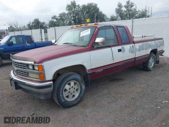 ✅ 1988 Chevrolet Silverado 1500 • VIN: 2GCEK19K6J1225636 • Lot: 43397496. Wystawiony na IAAI z przebiegiem 60 858 mil. Bezpłatny archiwum sprzedaży aukcyjnych z USA i szczegółowy raport historii pojazdu na DreamBid. Zdjęcie 2.
