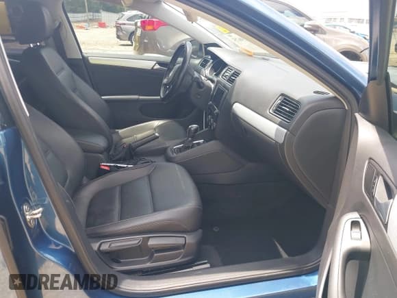 ✅ 2018 Volkswagen Jetta SEL • VIN: 3VWL17AJ0JM236248 • Lot: 42506754. Listed on IAAI with 88,900 mi. Free auction sales archive from the USA and detailed vehicle history report at DreamBid. Image 5.