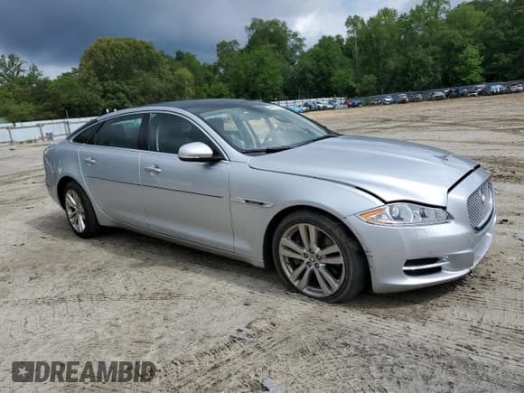 ✅ 2012 Jaguar XJ XJL • VIN: SAJWA2GB0CLV24442 • Lot: 56780135. Wystawiony na Copart z przebiegiem 66 937 mil. Bezpłatny archiwum sprzedaży aukcyjnych z USA i szczegółowy raport historii pojazdu na DreamBid. Zdjęcie 4.