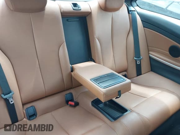 ✅ 2016 BMW 4 Series 428i xDrive • VIN: WBA3N9C52GK249339 • Lot: 42653324. Wystawiony na IAAI z przebiegiem 95 994 mil. Bezpłatny archiwum sprzedaży aukcyjnych z USA i szczegółowy raport historii pojazdu na DreamBid. Zdjęcie 8.