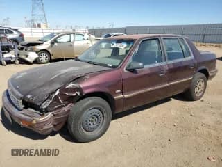 ✅ 1993 Plymouth Acclaim • VIN: 1P3XA4630PF630239 • Lot: 75910954. Wystawiony na Copart z przebiegiem 87 471 mil. Bezpłatny archiwum sprzedaży aukcyjnych z USA i szczegółowy raport historii pojazdu na DreamBid. Zdjęcie 1.