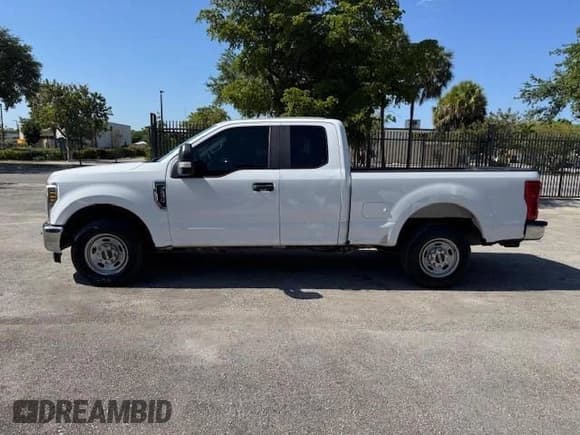 ✅ 2019 Ford F-250 XL • VIN: 1FT7X2A6XKED16231 • Lot: 85536435. Wystawiony na Copart z przebiegiem 107 278 mil. Bezpłatny archiwum sprzedaży aukcyjnych z USA i szczegółowy raport historii pojazdu na DreamBid. Zdjęcie 12.