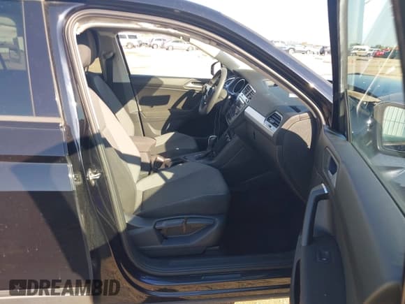 ✅ 2019 Volkswagen Tiguan S • VIN: 3VV1B7AX4KM172259 • Lot: 43448537. Listed on IAAI with 136,757 mi. Free auction sales archive from the USA and detailed vehicle history report at DreamBid. Image 5.