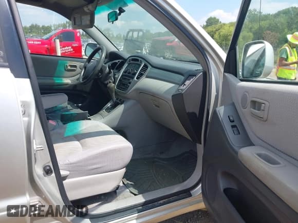 ✅ 2005 Toyota Highlander • VIN: JTEGD21A950124664 • Lot: 43006629. Listed on IAAI with 387,235 mi. Free auction sales archive from the USA and detailed vehicle history report at DreamBid. Image 5.