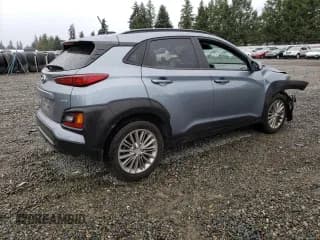 ✅ 2018 Hyundai Kona SEL • VIN: KM8K6CAA0JU095763 • Лот: 69582893. Опубликован ранее на Copart с пробегом 67 381 миль. Бесплатный доступ к архиву аукционных продаж из США и подробный отчёт об истории автомобиля на DreamBid. Изображение 3.