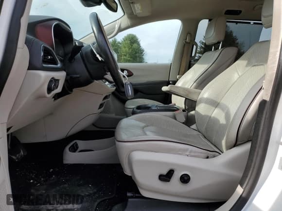 ✅ 2017 Chrysler Pacifica Limited • VIN: 2C4RC1GG7HR633457 • Lot: 91730395. Listed on Copart with 199,348 mi. Free auction sales archive from the USA and detailed vehicle history report at DreamBid. Image 7.