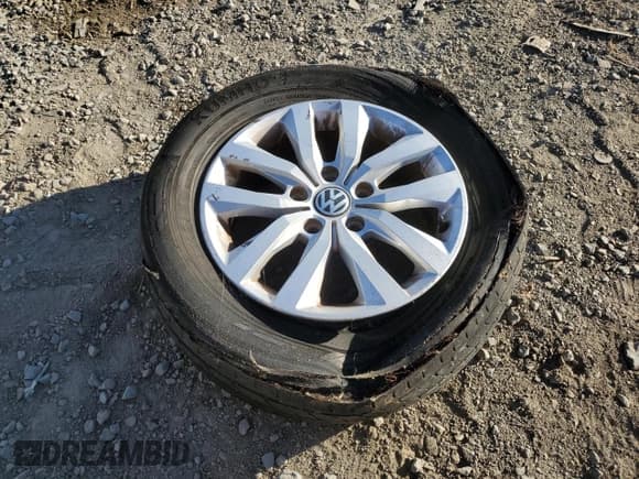 ✅ 2012 Volkswagen Routan SE • VIN: 2C4RVABG3CR392541 • Lot: 85396885. Listed on Copart with 108,277 mi. Free auction sales archive from the USA and detailed vehicle history report at DreamBid. Image 13.