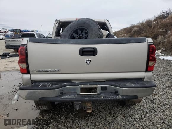 ✅ 2006 Chevrolet Silverado 2500HD Work Truck • VIN: 1GCHK29U06E211466 • Lot: 45384955. Wystawiony na Copart z przebiegiem Nie podano. Bezpłatny archiwum sprzedaży aukcyjnych z USA i szczegółowy raport historii pojazdu na DreamBid. Zdjęcie 6.