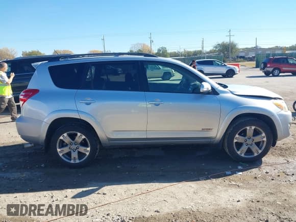 ✅ 2011 Toyota RAV4 Sport • VIN: JTMRF4DV9B5042465 • Lot: 43637597. Listed on IAAI with Not provided. Free auction sales archive from the USA and detailed vehicle history report at DreamBid. Image 13.