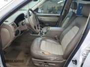 ✅ 2005 Ford Explorer Eddie Bauer • VIN: 1FMZU74W25UA16005 • Lot: 81489404. Wystawiony na Copart z przebiegiem 214 114 mil. Bezpłatny archiwum sprzedaży aukcyjnych z USA i szczegółowy raport historii pojazdu na DreamBid. Zdjęcie 7.