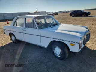 ✅ 1970 Mercedes-Benz 250 • VIN: 11401012048460 • Lot: 86545895. Wystawiony na Copart z przebiegiem 44 319 mil. Bezpłatny archiwum sprzedaży aukcyjnych z USA i szczegółowy raport historii pojazdu na DreamBid. Zdjęcie 4.