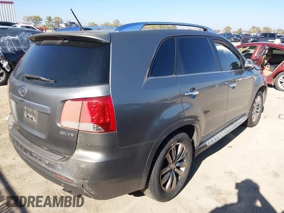 ✅ 2012 Kia Sorento SX • VIN: 5XYKW4A25CG199978 • Lot: 43832286. Listed on IAAI with 235,064 mi. Free auction sales archive from the USA and detailed vehicle history report at DreamBid. Image 4.