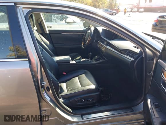 ✅ 2015 Lexus ES 330 • VIN: JTHBK1GG0F2173394 • Lot: 43490280. Listed on IAAI with 90,766 mi. Free auction sales archive from the USA and detailed vehicle history report at DreamBid. Image 5.