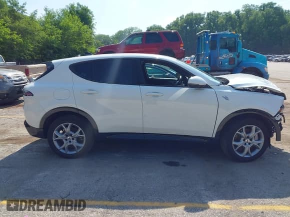 ✅ 2024 Dodge Hornet R/T • VIN: ZACPDFCW2R3A28421 • Lot: 42465763. Listed on IAAI with 34,761 mi. Free auction sales archive from the USA and detailed vehicle history report at DreamBid. Image 13.