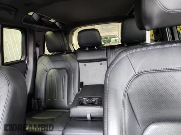 ✅ 2022 Land Rover Defender SE • VIN: SALEP7RU4N2071304 • Lot: 71004795. Wystawiony na Copart z przebiegiem 53 850 mil. Bezpłatny archiwum sprzedaży aukcyjnych z USA i szczegółowy raport historii pojazdu na DreamBid. Zdjęcie 10.