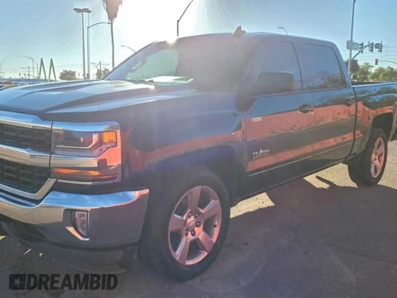 ✅ 2018 Chevrolet Silverado 1500 LT • VIN: 3GCPCREC8JG366167 • Lot: 96327085. Wystawiony na Copart z przebiegiem 134 515 mil. Bezpłatny archiwum sprzedaży aukcyjnych z USA i szczegółowy raport historii pojazdu na DreamBid. Zdjęcie 2.