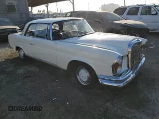 ✅ 1962 Mercedes-Benz 220 • VIN: 11102110036117 • Lot: 87241424. Wystawiony na Copart z przebiegiem 71 007 mil. Bezpłatny archiwum sprzedaży aukcyjnych z USA i szczegółowy raport historii pojazdu na DreamBid. Zdjęcie 4.