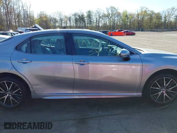 2023 Toyota Camry SE с VIN 4T1G11BKXPU098596, выставлен на аукционе IAAI как лот 42050571 с пробегом 22 817 миль миль и . История ставок и продаж доступна на DreamBid. Изображение 13.