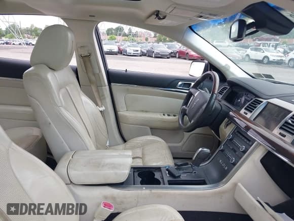 ✅ 2009 Lincoln MKS • VIN: 1LNHM93RX9G610591 • Lot: 42740886. Listed on IAAI with 184,086 mi. Free auction sales archive from the USA and detailed vehicle history report at DreamBid. Image 5.