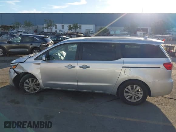 ✅ 2017 Kia Sedona LX • VIN: KNDMB5C13H6312643 • Lot: 43622280. Listed on IAAI with 133,315 mi. Free auction sales archive from the USA and detailed vehicle history report at DreamBid. Image 14.