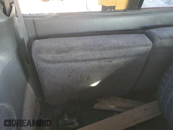 ✅ 2000 Dodge Dakota • VIN: 1B7GL22X9YS764702 • Lot: 83312094. Wystawiony na Copart z przebiegiem 235 503 mil. Bezpłatny archiwum sprzedaży aukcyjnych z USA i szczegółowy raport historii pojazdu na DreamBid. Zdjęcie 10.