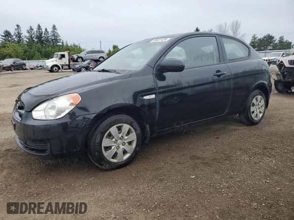 2010 Hyundai Accent GL z VIN KMHCN3BC9AU157717, wystawiony jako Copart lot #65841434 z przebiegiem 286 749 mil mil oraz Czysty tytuł • Clean title. Historia ofert i sprzedaży dostępna na DreamBid. Obrazek 1.