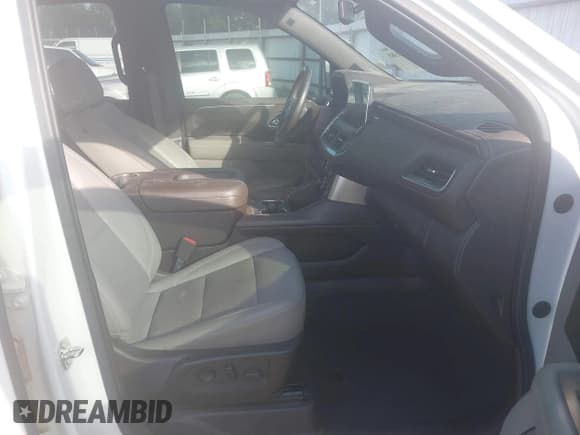 ✅ 2021 Chevrolet Suburban LT • VIN: 1GNSCCKD8MR305059 • Lot: 43300388. Wystawiony na IAAI z przebiegiem 122 421 mil. Bezpłatny archiwum sprzedaży aukcyjnych z USA i szczegółowy raport historii pojazdu na DreamBid. Zdjęcie 5.