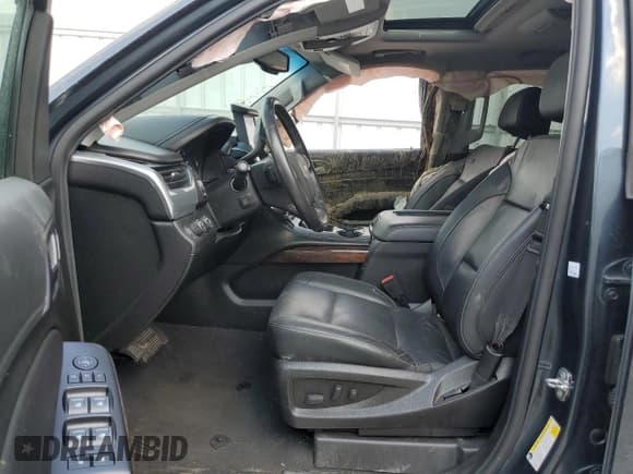 ✅ 2019 Chevrolet Suburban LT • VIN: 1GNSKHKC3KR393779 • Lot: 71655424. Wystawiony na Copart z przebiegiem 108 440 mil. Bezpłatny archiwum sprzedaży aukcyjnych z USA i szczegółowy raport historii pojazdu na DreamBid. Zdjęcie 7.
