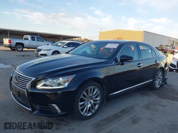 ✅ 2015 Lexus LS 460 • VIN: JTHBL5EF2F5134898 • Lot: 43688853. Listed on IAAI with 75,581 mi. Free auction sales archive from the USA and detailed vehicle history report at DreamBid. Image 2.