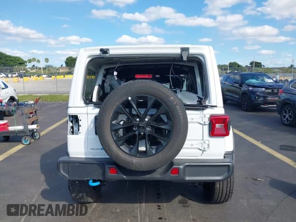 ✅ 2024 Jeep Wrangler Sahara • VIN: 1C4RJXP65RW331514 • Lot: 43453216. Wystawiony na IAAI z przebiegiem Nie podano. Bezpłatny archiwum sprzedaży aukcyjnych z USA i szczegółowy raport historii pojazdu na DreamBid. Zdjęcie 17.