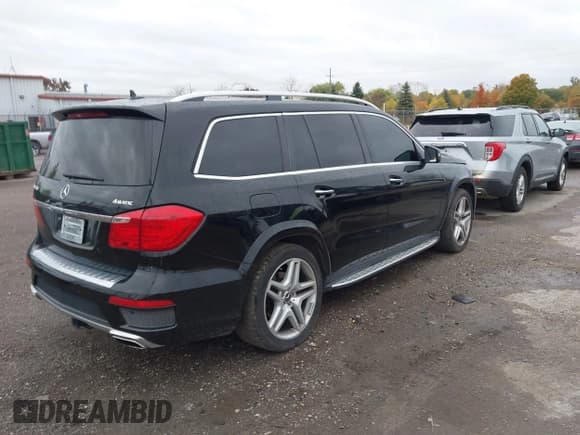 ✅ 2016 Mercedes-Benz GL 550 • VIN: 4JGDF7DE2GA699419 • Lot: 43510255. Wystawiony na IAAI z przebiegiem 151 685 mil. Bezpłatny archiwum sprzedaży aukcyjnych z USA i szczegółowy raport historii pojazdu na DreamBid. Zdjęcie 4.