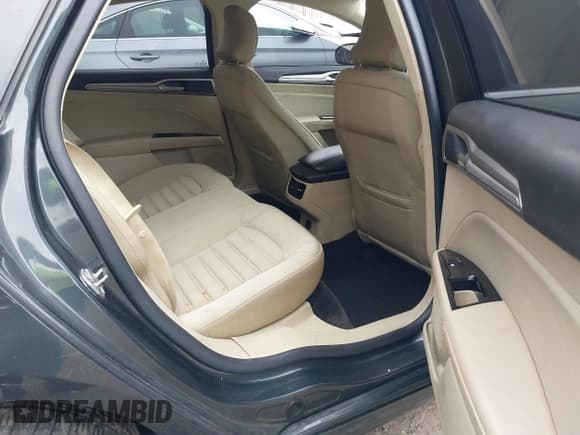 ✅ 2015 Ford Fusion SE Hybrid • VIN: 3FA6P0LU0FR242452 • Lot: 41790218. Wystawiony na IAAI z przebiegiem 163 741 mil. Bezpłatny archiwum sprzedaży aukcyjnych z USA i szczegółowy raport historii pojazdu na DreamBid. Zdjęcie 8.