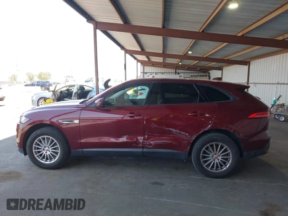 ✅ 2017 Jaguar F-Pace 35t • VIN: SADCS2BVXHA065444 • Lot: 42441965. Wystawiony na IAAI z przebiegiem 52 893 mil. Bezpłatny archiwum sprzedaży aukcyjnych z USA i szczegółowy raport historii pojazdu na DreamBid. Zdjęcie 6.