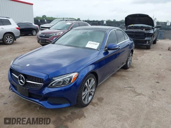 ✅ 2017 Mercedes-Benz C 300 • VIN: 55SWF4JB0HU202316 • Лот: 42139505. Опубликован ранее на IAAI с пробегом 88 514 миль. Бесплатный доступ к архиву аукционных продаж из США и подробный отчёт об истории автомобиля на DreamBid. Изображение 2.