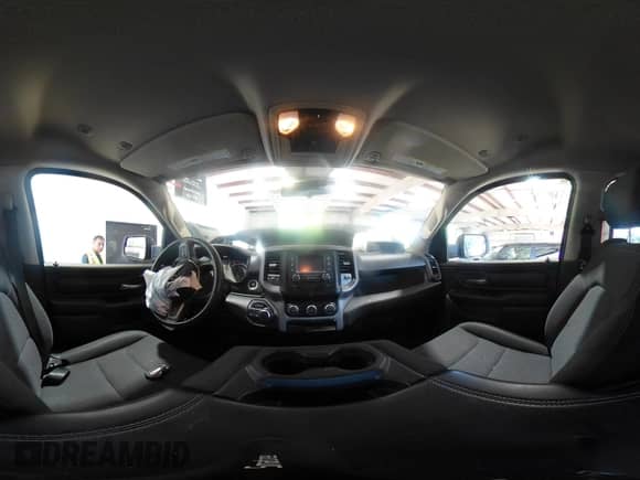 2019 Ram 1500 Tradesman z VIN 1C6SRFCT6KN570492, wystawiony jako IAAI lot #42813379 z przebiegiem 75 107 mil mil oraz . Historia ofert i sprzedaży dostępna na DreamBid. Obrazek 18.